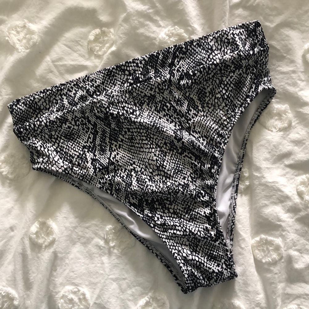 SNAKE PRINT HIGH WAISTED BIKINI BOTTOMS